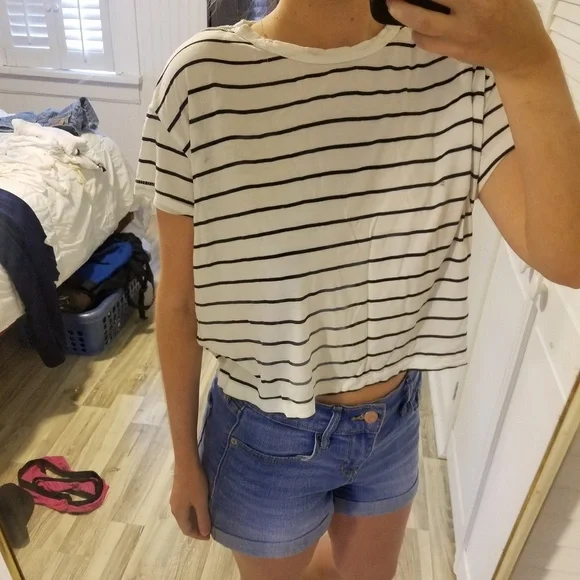 Forever 21 Stripe crop top - Picture 3 of 3